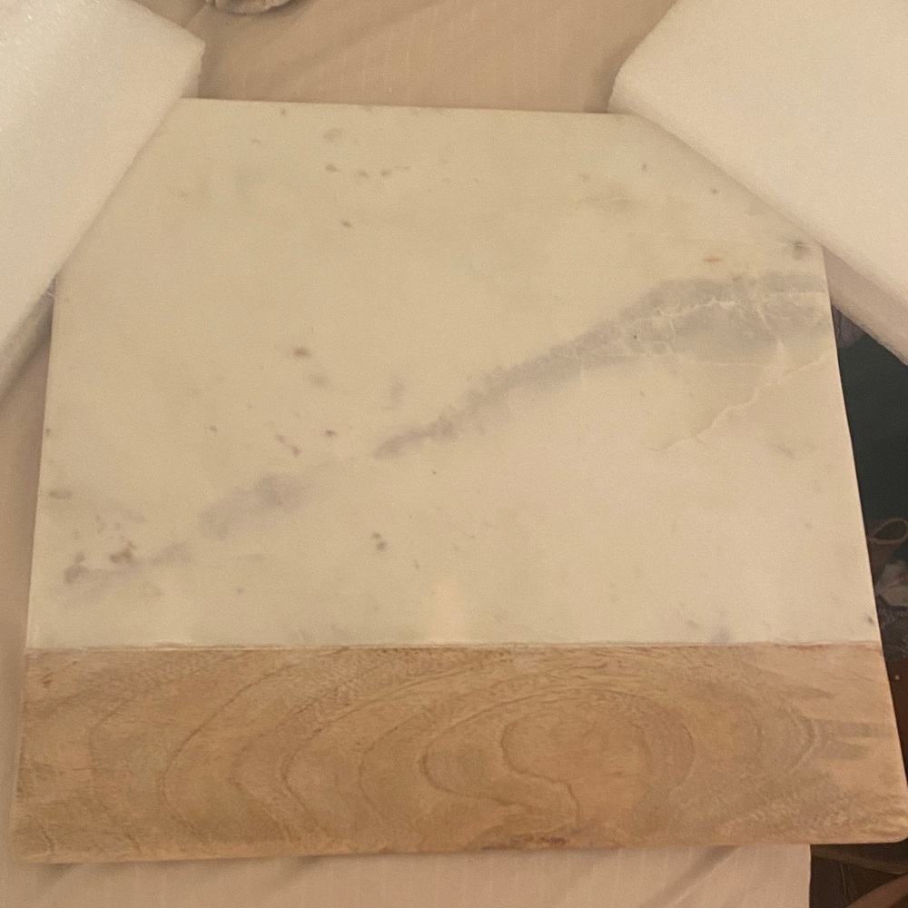 Crate&Barrel White and Tan Marble Cutting Board 14.5” x 14.5”